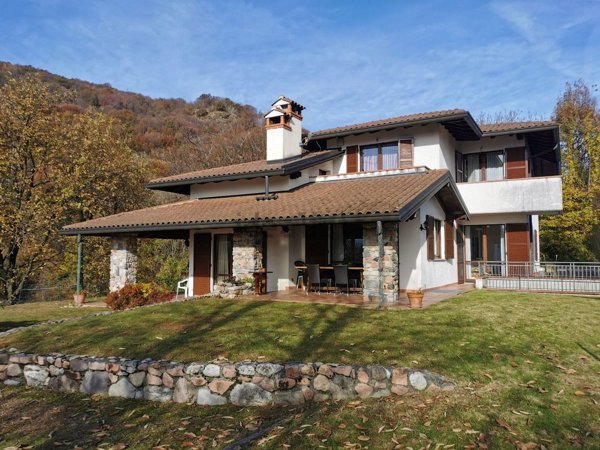 casa indipendente in vendita a Cuasso al Monte