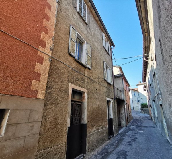 casa indipendente in vendita a Cuasso al Monte