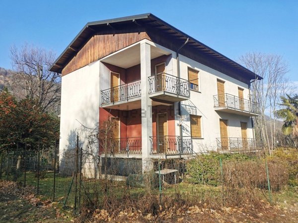 casa indipendente in vendita a Cuasso al Monte