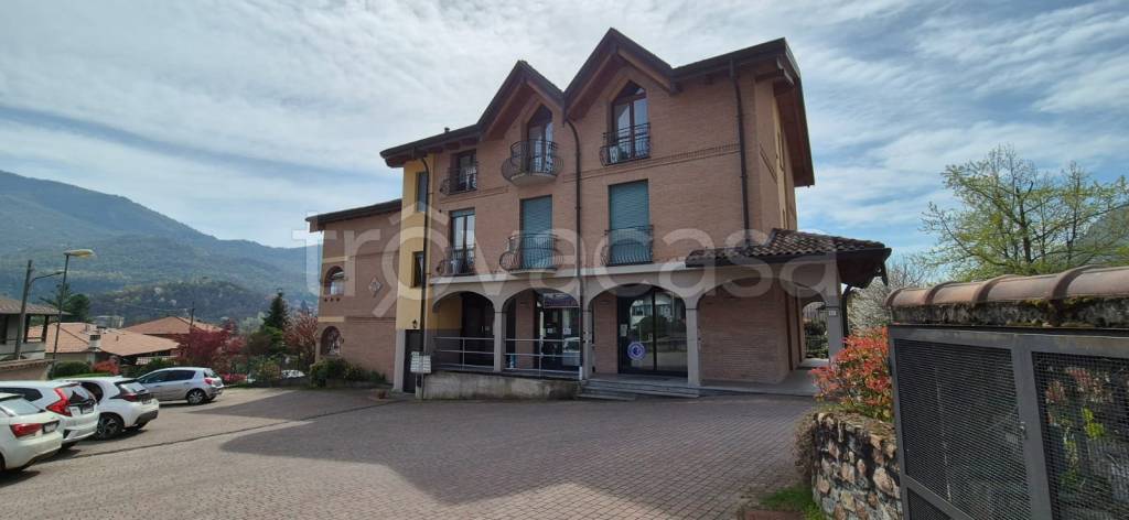 appartamento in vendita a Cuasso al Monte in zona Cuasso al Piano