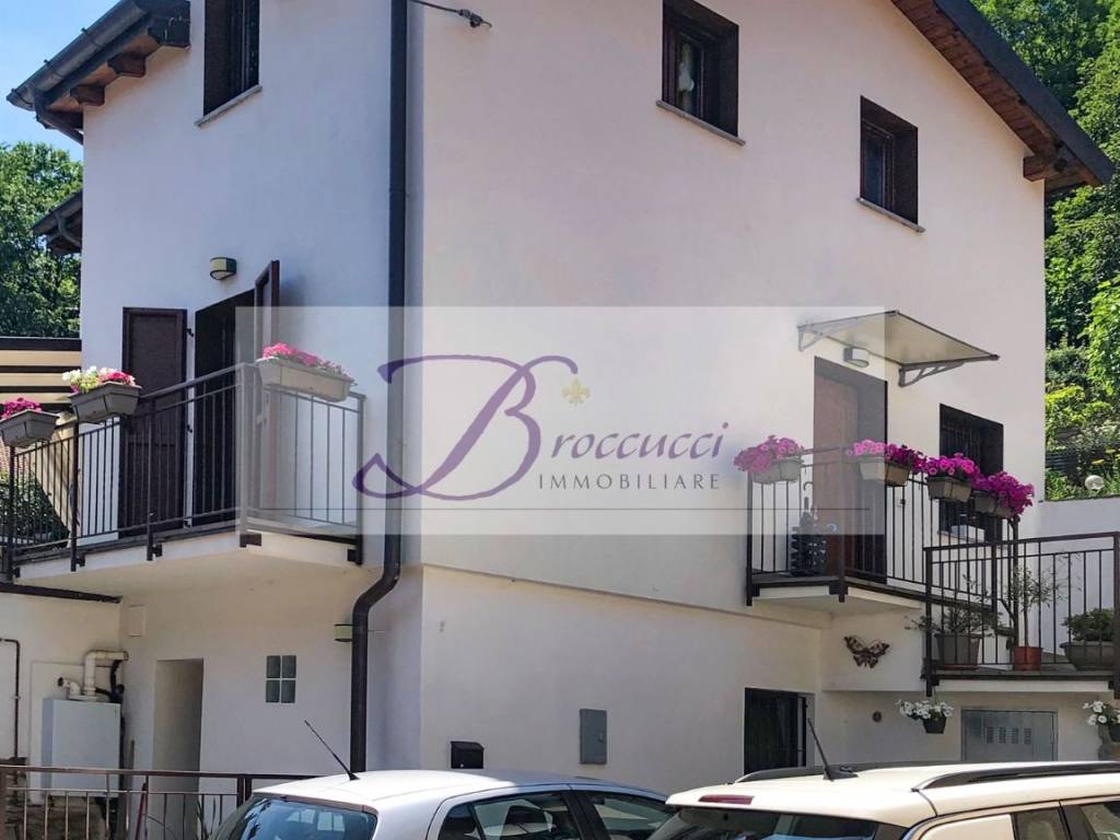 casa indipendente in vendita a Cuasso al Monte