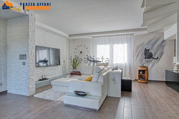 appartamento in vendita a Cuasso al Monte in zona Cuasso al Lago