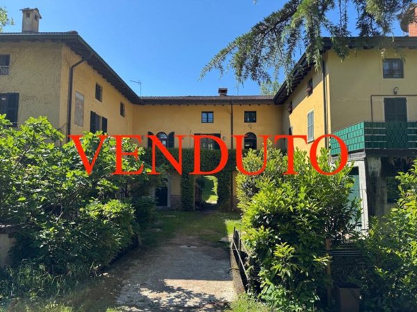 appartamento in vendita a Cuasso al Monte in zona Cuasso al Piano