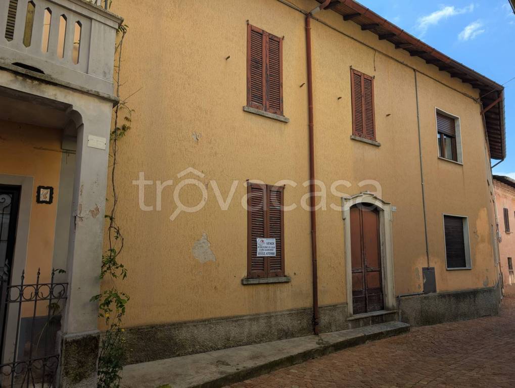 casa indipendente in vendita a Cuasso al Monte