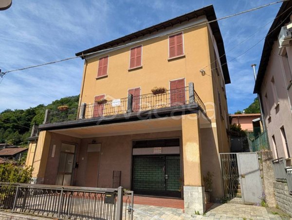 casa indipendente in vendita a Cuasso al Monte