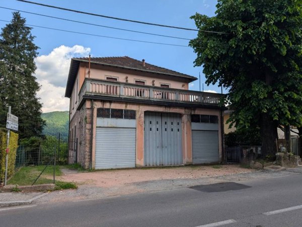 casa indipendente in vendita a Cuasso al Monte in zona Cuasso al Piano