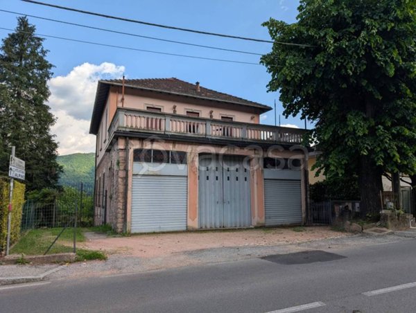 casa indipendente in vendita a Cuasso al Monte in zona Cuasso al Piano