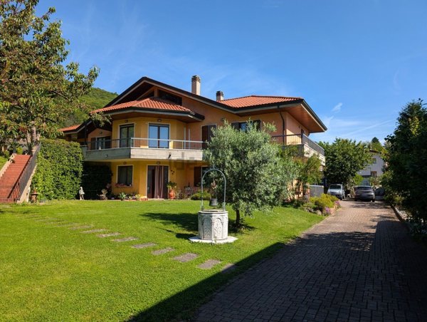 casa indipendente in vendita a Cuasso al Monte in zona Cuasso al Piano