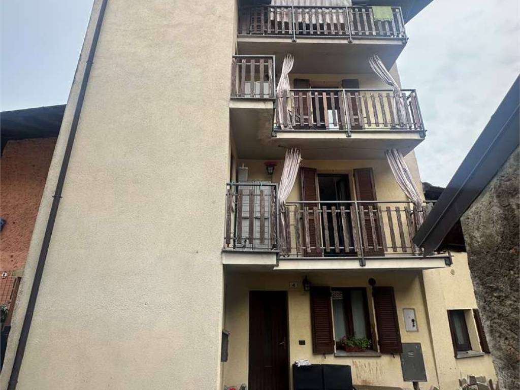 casa indipendente in vendita a Cuasso al Monte in zona Cuasso al Piano