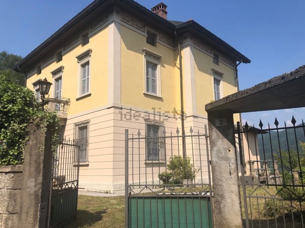casa indipendente in vendita a Cuasso al Monte