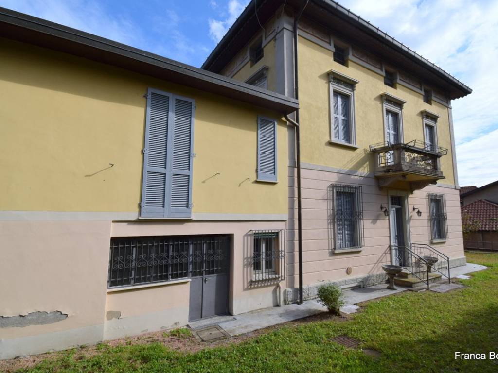 casa indipendente in vendita a Cuasso al Monte in zona Cuasso al Piano