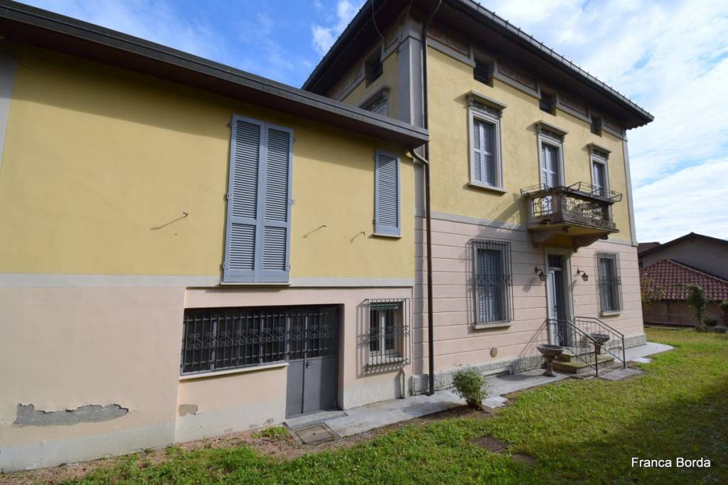 casa indipendente in vendita a Cuasso al Monte in zona Cuasso al Piano