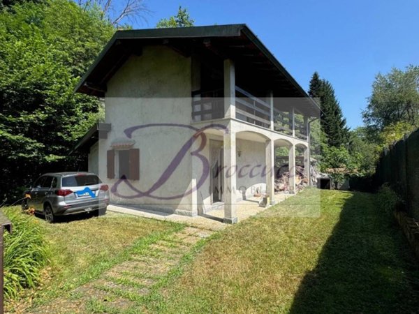 casa indipendente in vendita a Cuasso al Monte in zona Cuasso al Piano