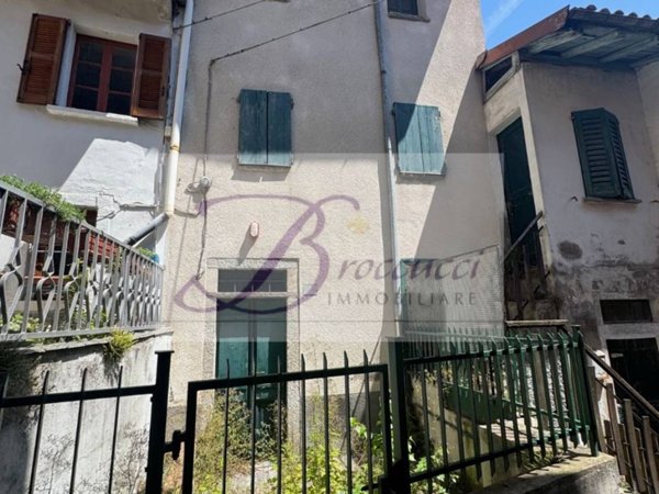 casa indipendente in vendita a Cuasso al Monte in zona Cavagnano