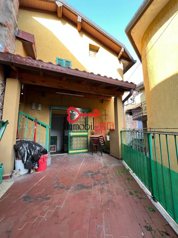 casa indipendente in vendita a Cuasso al Monte in zona Cavagnano