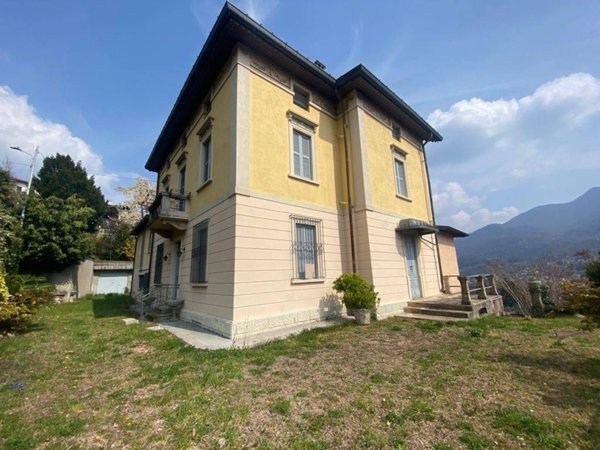 casa indipendente in vendita a Cuasso al Monte in zona Cuasso al Piano