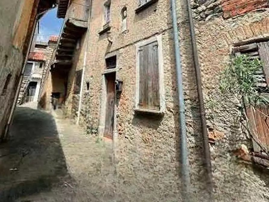 casa indipendente in vendita a Cuasso al Monte