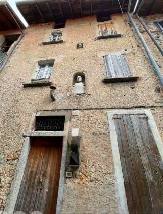 casa indipendente in vendita a Cuasso al Monte