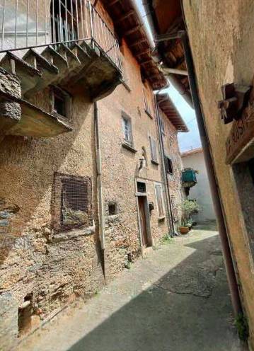 casa indipendente in vendita a Cuasso al Monte