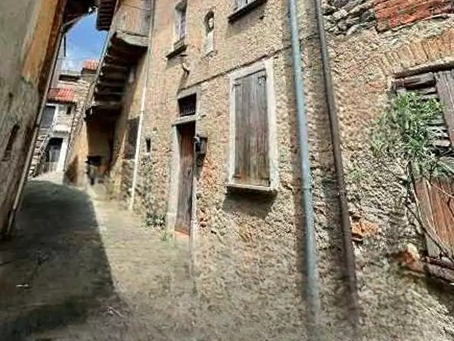 casa indipendente in vendita a Cuasso al Monte