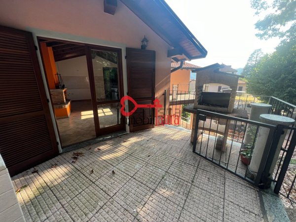appartamento in vendita a Cuasso al Monte