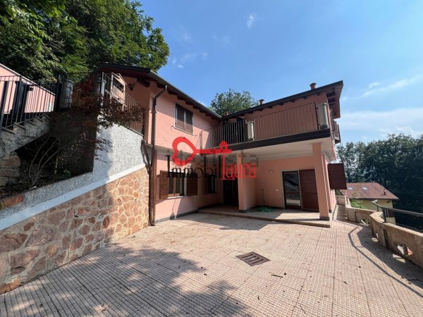 appartamento in vendita a Cuasso al Monte