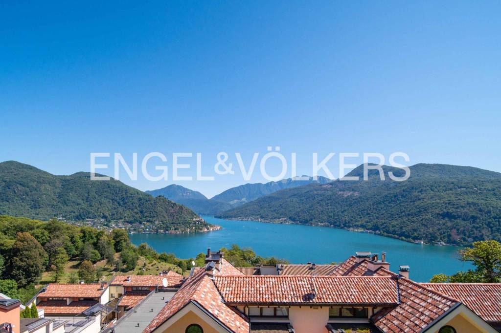 appartamento in vendita a Cuasso al Monte in zona Cuasso al Lago