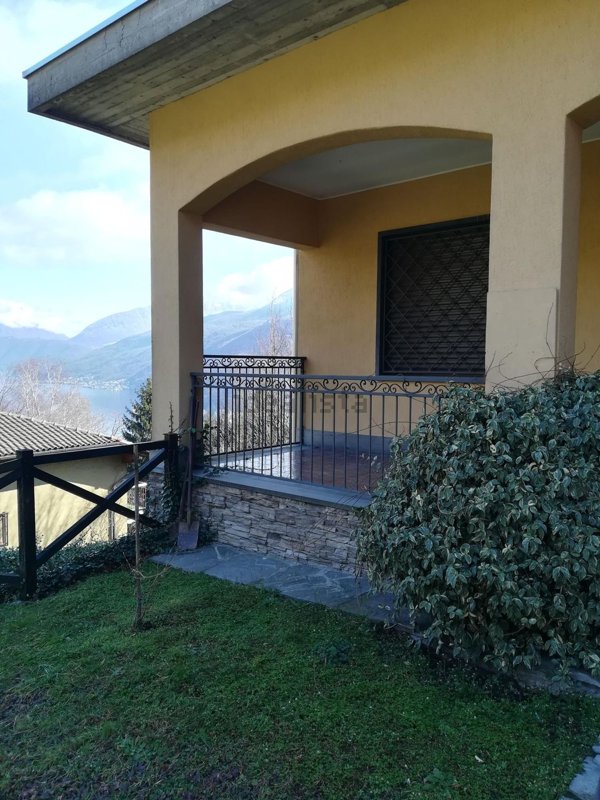 casa indipendente in vendita a Cuasso al Monte