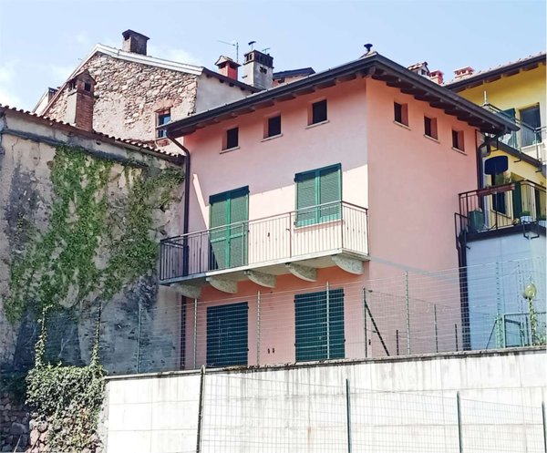 casa indipendente in vendita a Cuasso al Monte in zona Cavagnano