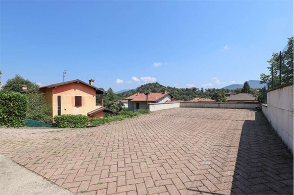 casa indipendente in vendita a Cuasso al Monte in zona Cavagnano