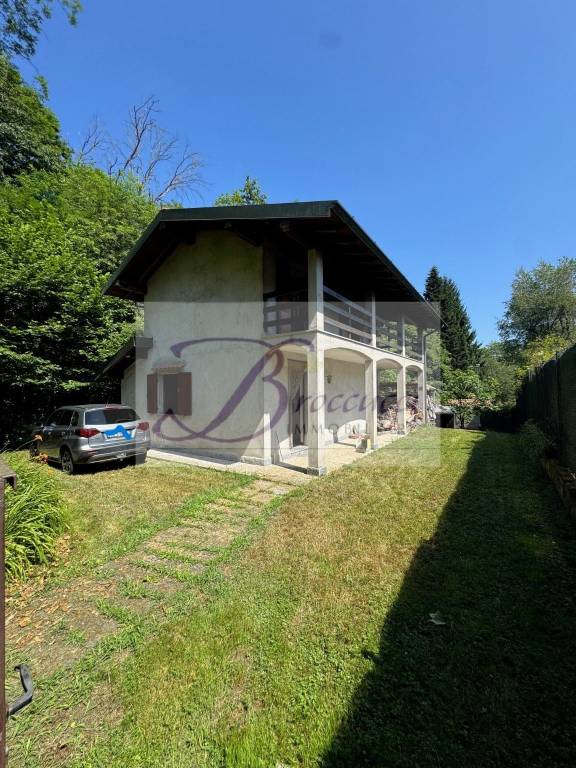 casa indipendente in vendita a Cuasso al Monte in zona Cuasso al Piano