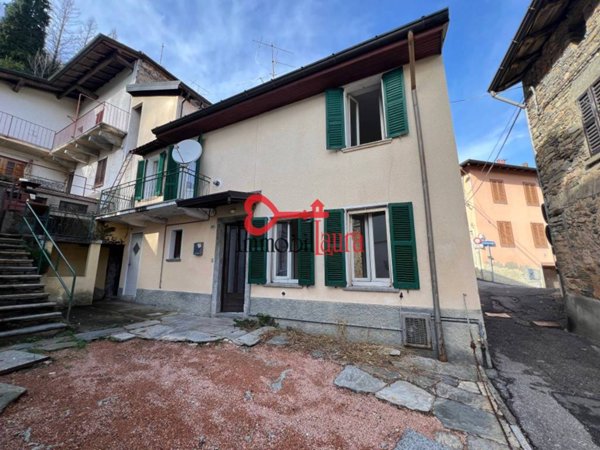 casa indipendente in vendita a Cuasso al Monte