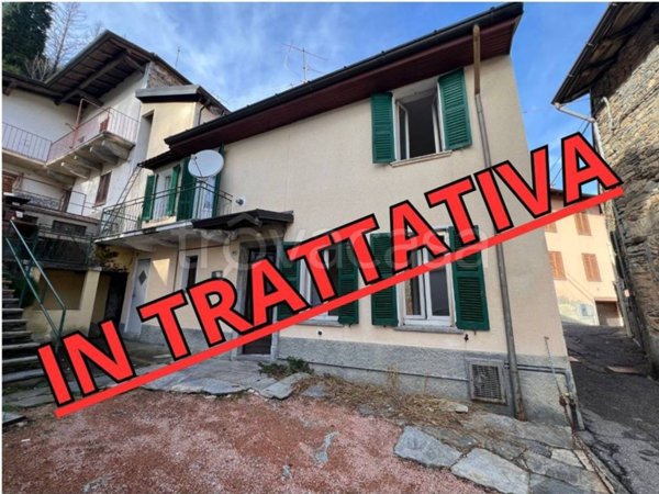 casa indipendente in vendita a Cuasso al Monte