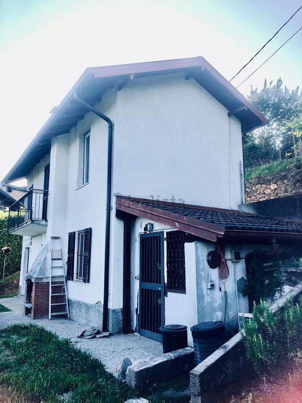 casa indipendente in vendita a Cuasso al Monte in zona Borgnana