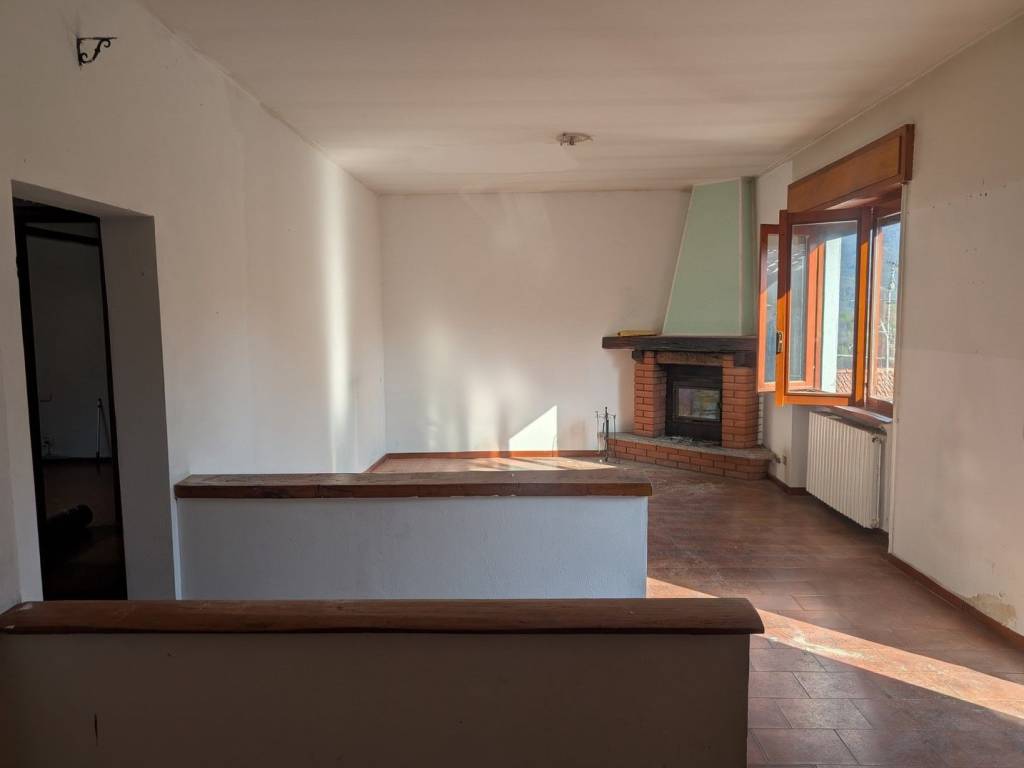 casa indipendente in vendita a Cuasso al Monte in zona Borgnana