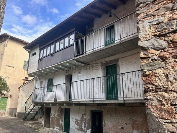casa indipendente in vendita a Cuasso al Monte