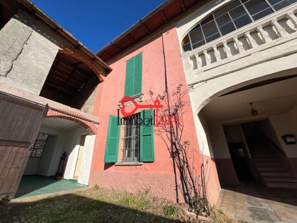 casa indipendente in vendita a Cuasso al Monte in zona Cuasso al Piano