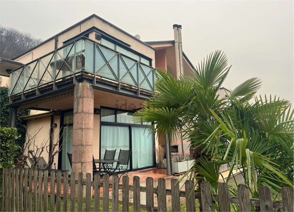 appartamento in vendita a Cuasso al Monte in zona Cuasso al Lago