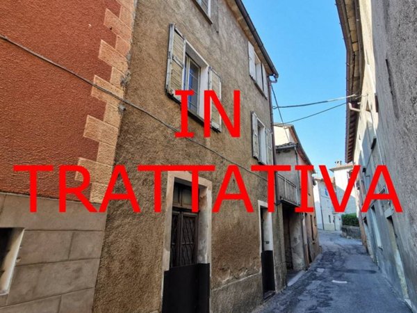 casa indipendente in vendita a Cuasso al Monte