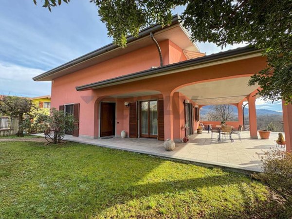 appartamento in vendita a Cuasso al Monte in zona Cuasso al Piano