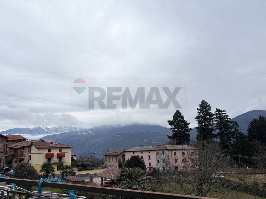 casa indipendente in vendita a Cuasso al Monte in zona Borgnana