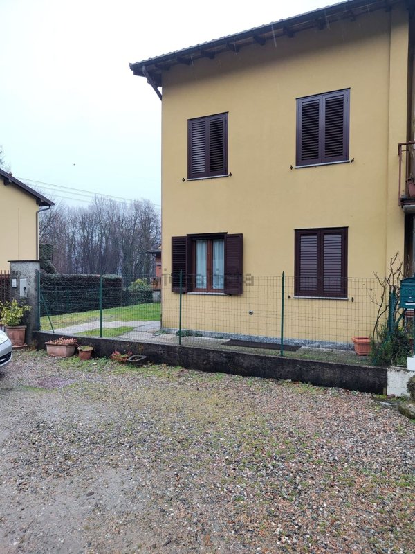 casa indipendente in vendita a Cuasso al Monte in zona Cuasso al Piano
