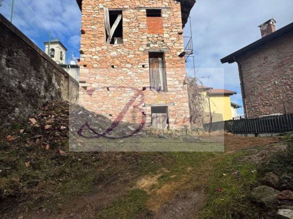 casa indipendente in vendita a Cuasso al Monte in zona Cavagnano
