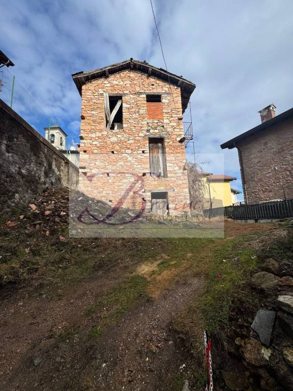 casa indipendente in vendita a Cuasso al Monte in zona Cavagnano