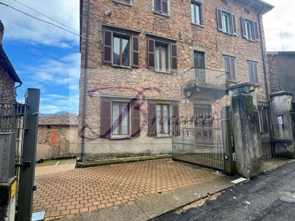 intera palazzina in vendita a Cuasso al Monte in zona Cavagnano