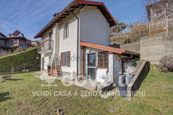 casa indipendente in vendita a Cuasso al Monte