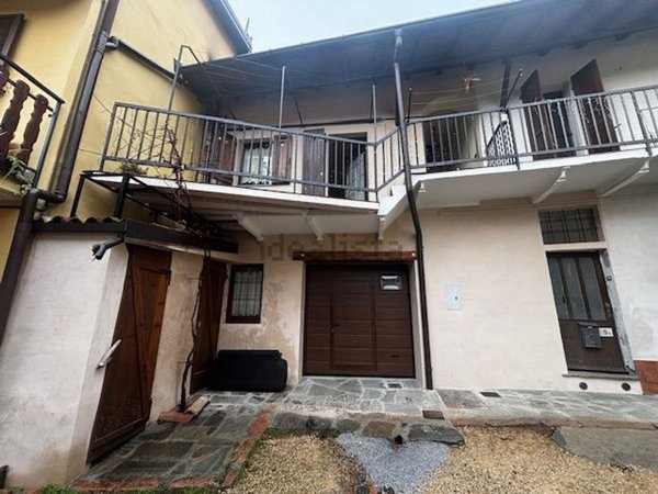 appartamento in vendita a Cuasso al Monte in zona Cuasso al Piano