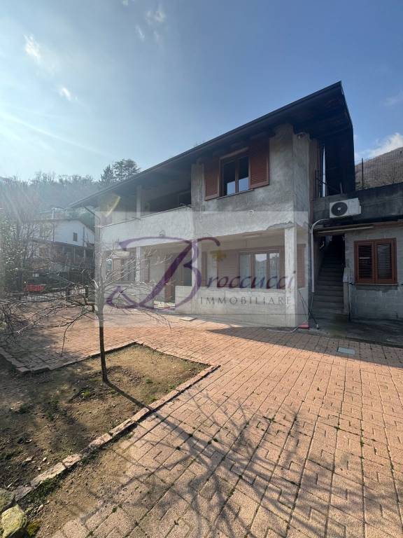 appartamento in vendita a Cuasso al Monte in zona Cuasso al Piano