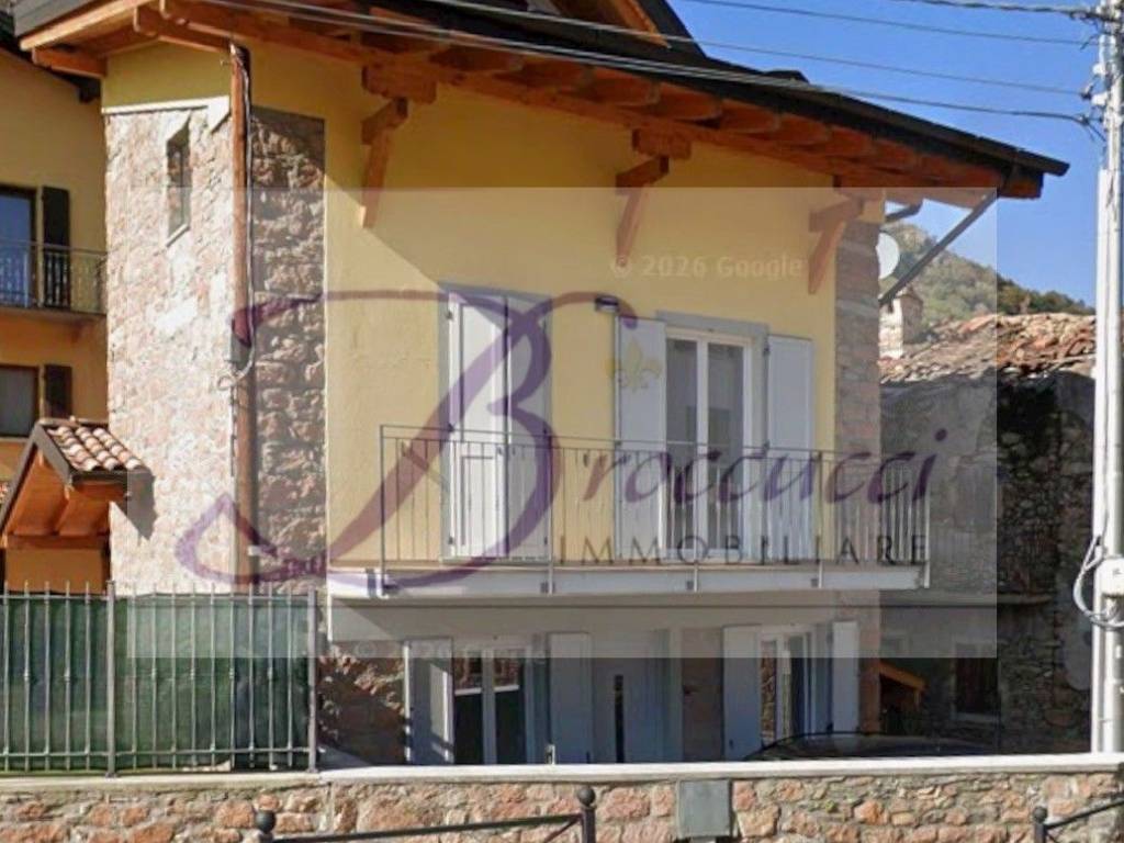 casa indipendente in vendita a Cuasso al Monte in zona Cavagnano