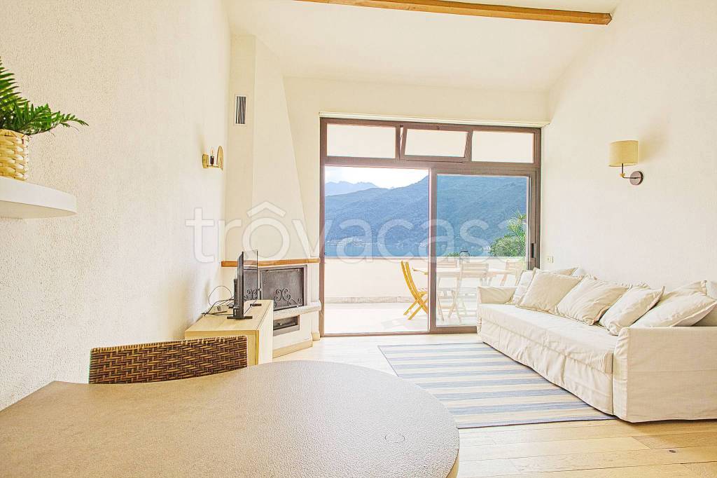 appartamento in vendita a Cuasso al Monte in zona Cuasso al Lago
